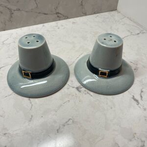 Vintage G NOV CO Blue Ceramic Thanksgiving Pilgrim Hat Salt & Pepper Shakers Set